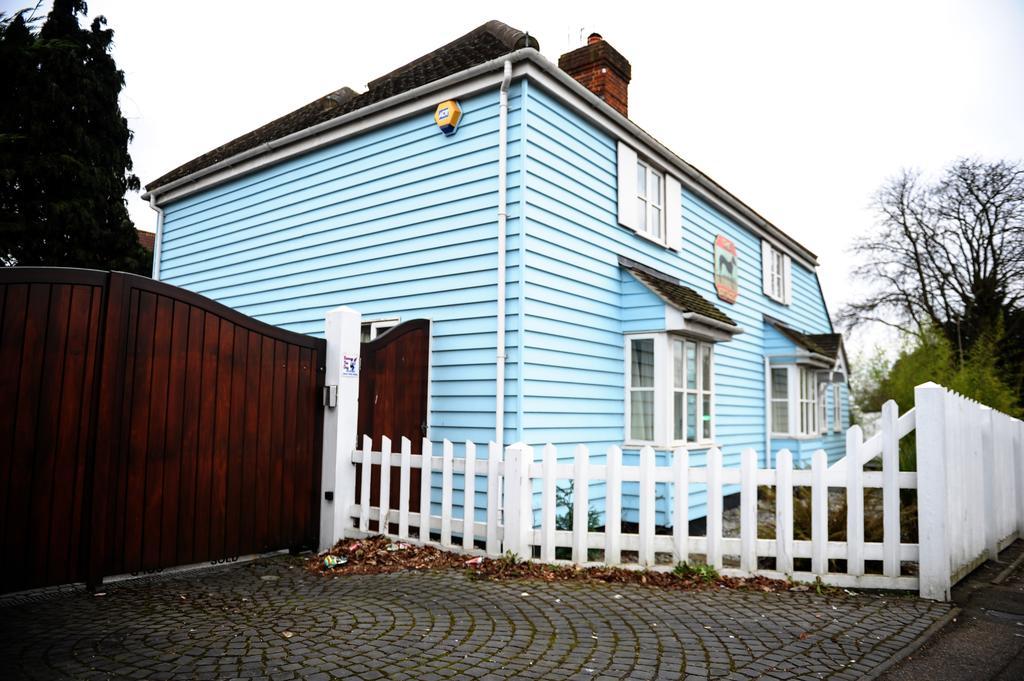 The Greyhound Cottage Chigwell Exterior foto