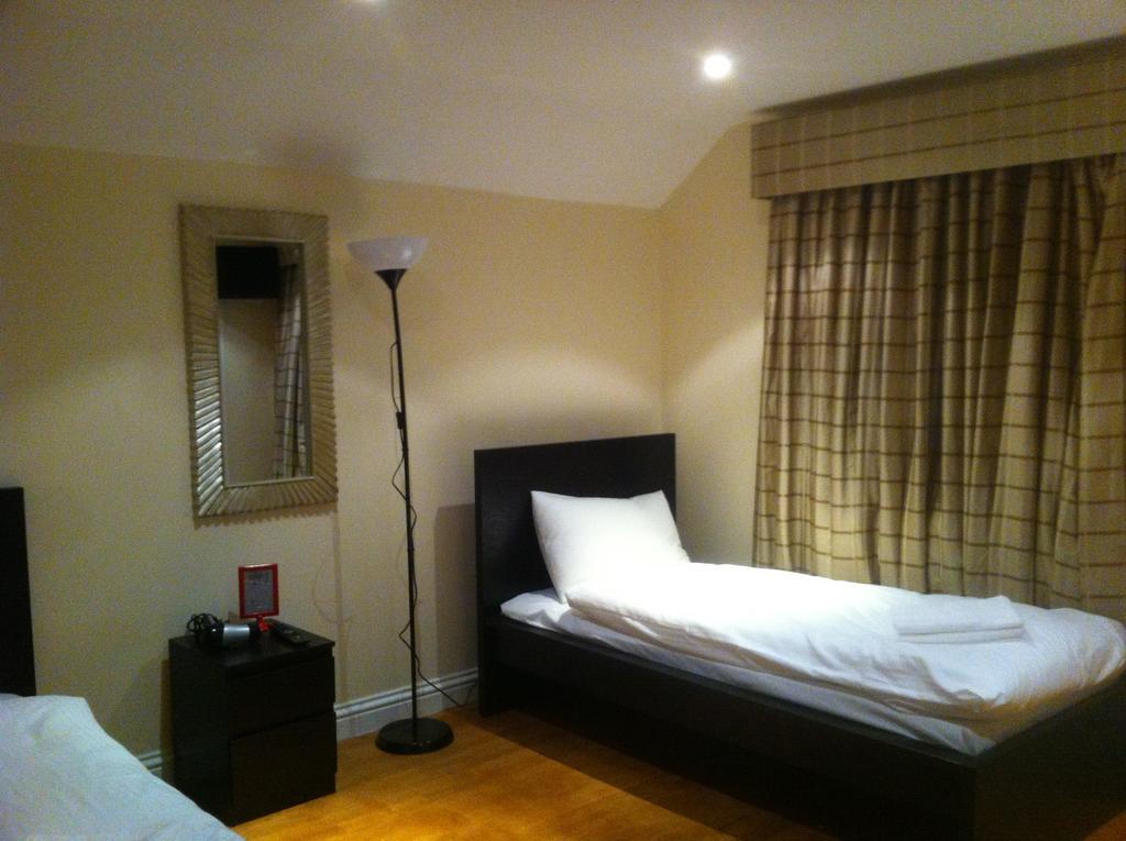 The Greyhound Cottage Chigwell Habitación foto