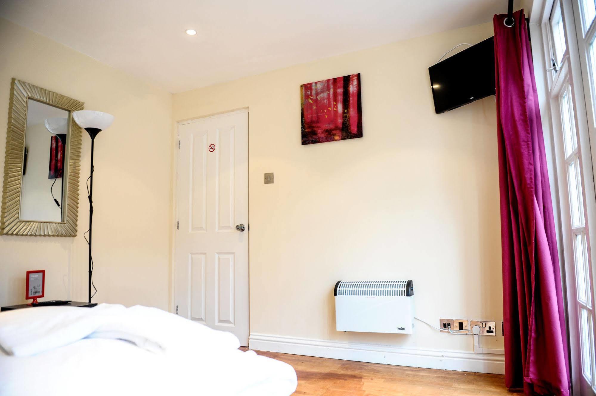 The Greyhound Cottage Chigwell Exterior foto