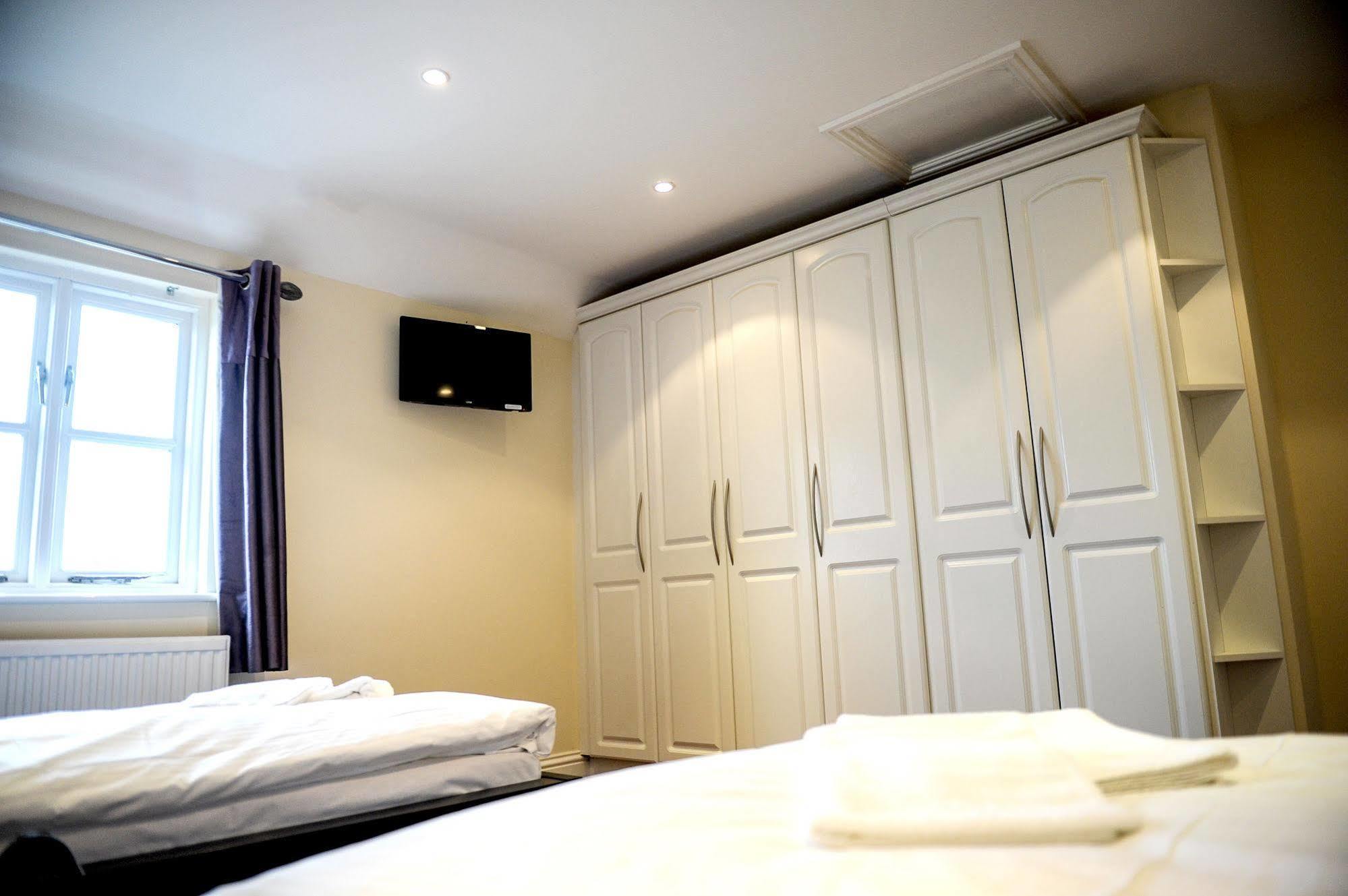 The Greyhound Cottage Chigwell Exterior foto